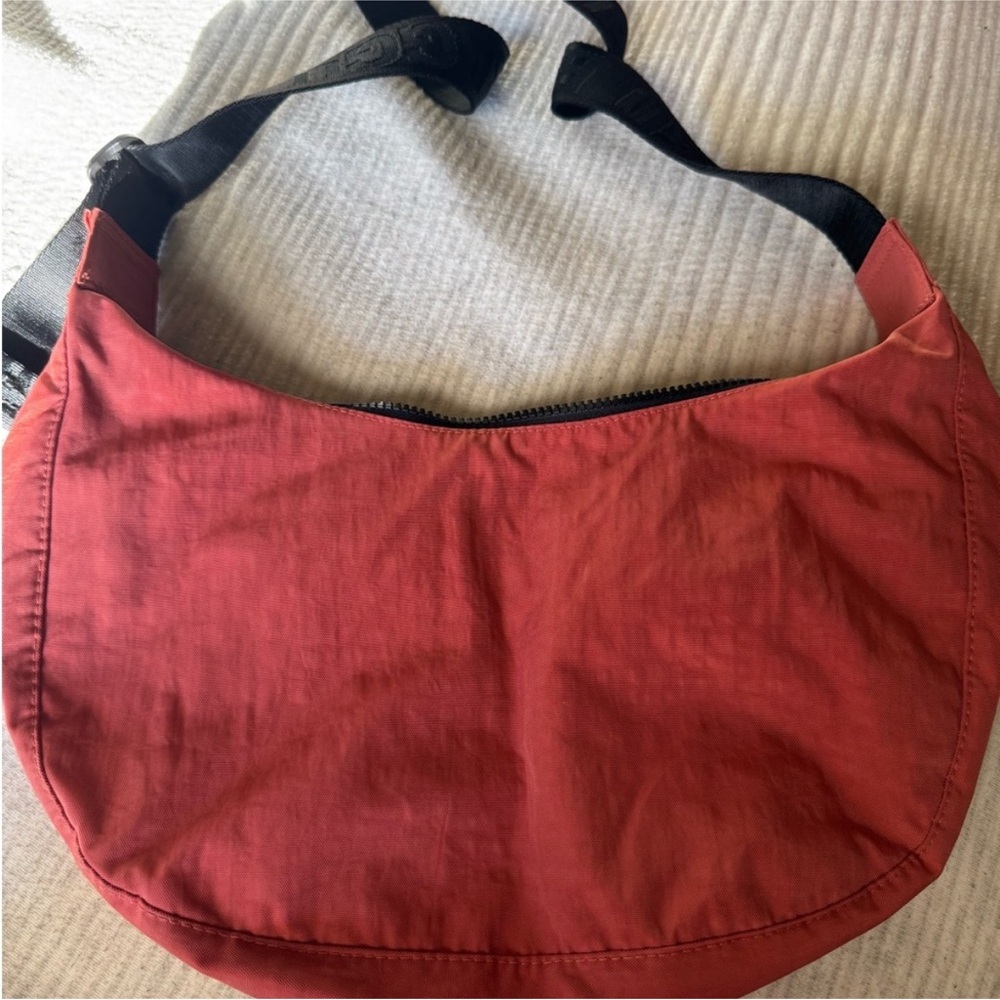 BAGGU Baked Apple Medium Crescent - Picture 5 of 7